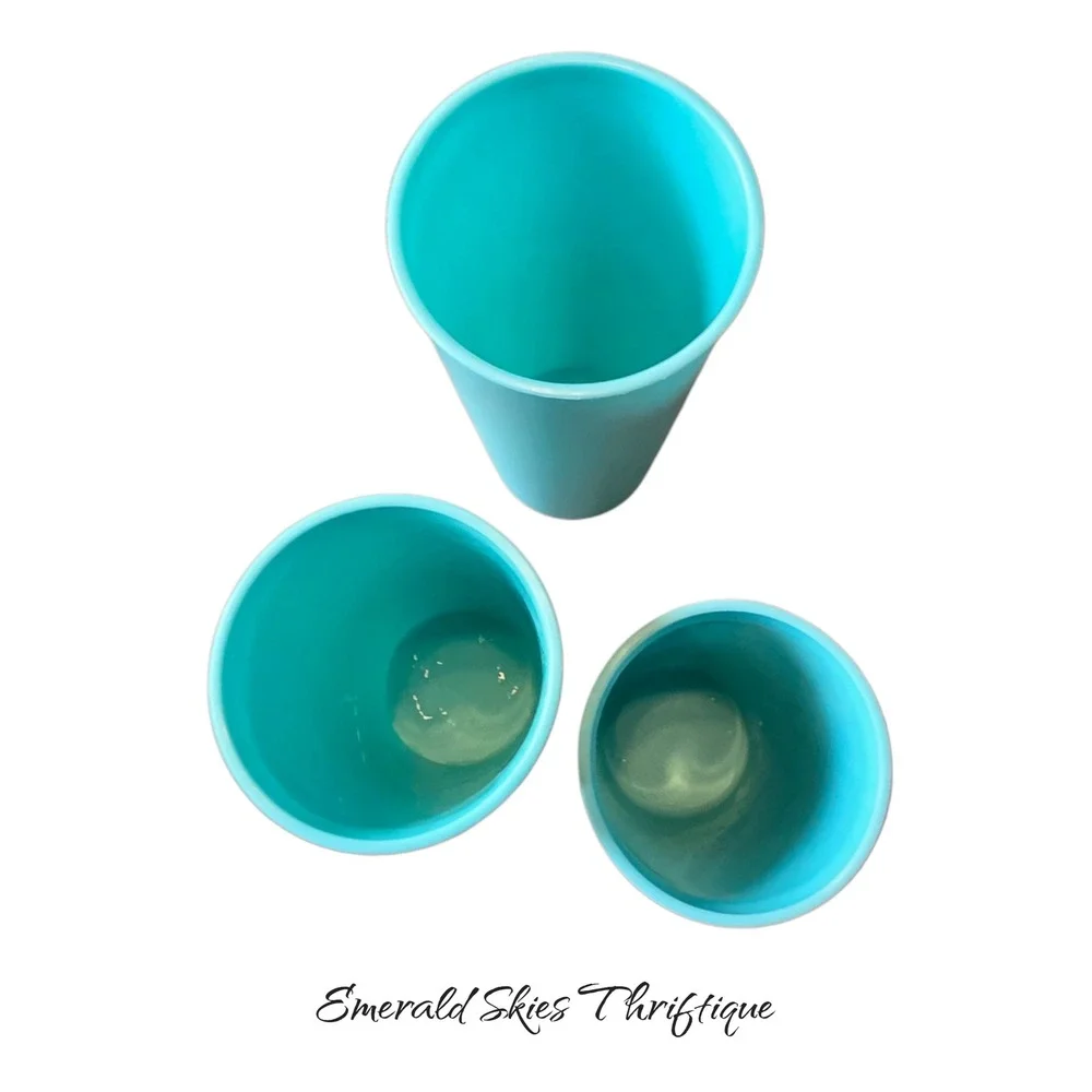 Vintage Set of 9 Plastic Tumblers Cups Teal Mauve Blue Retro Drinkware free ship